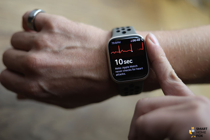 Вы можете увидеть функцию ЭКГ на Apple Watch 8.